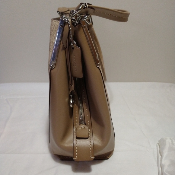 Sold* Signature Dalton Pebble Leather Shoulder Bag - Picture 13 of 16